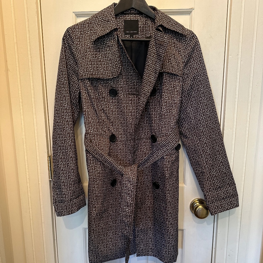 Gorgeous chocolate brown and white ladies trench coat in excellent condition